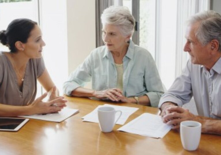 Départ à la retraite d’un couple de dirigeants : quid de l’abattement fiscal ?